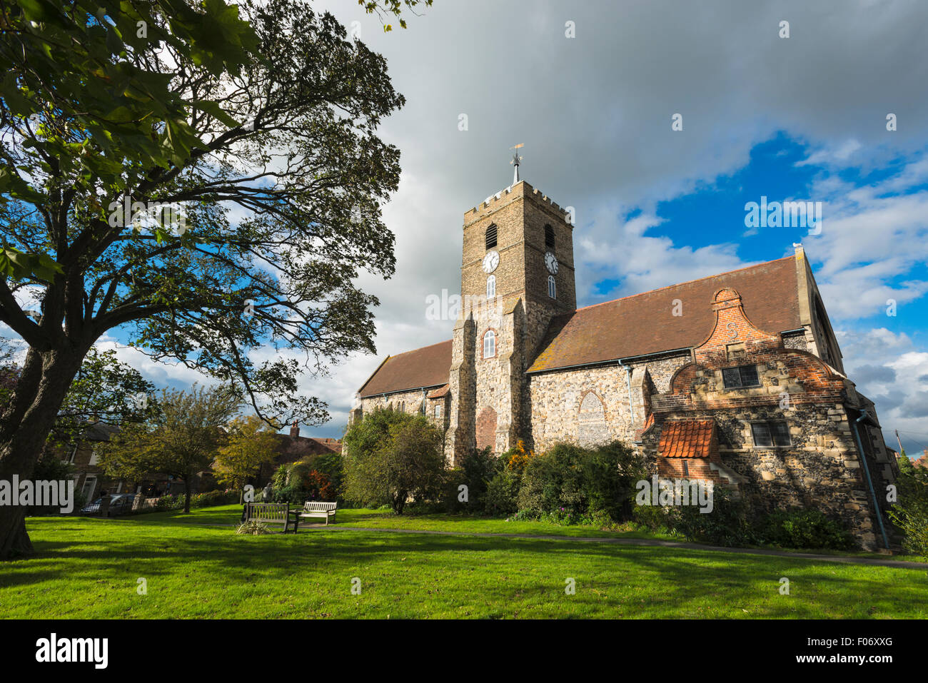 St Peter's Church in the pretty village of Sandwich, Kent Stock Photo
