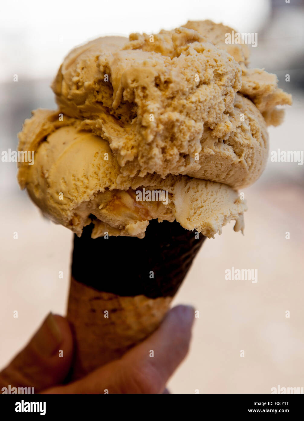 Toffee and salted caramel ice cream Stock Photo Alamy