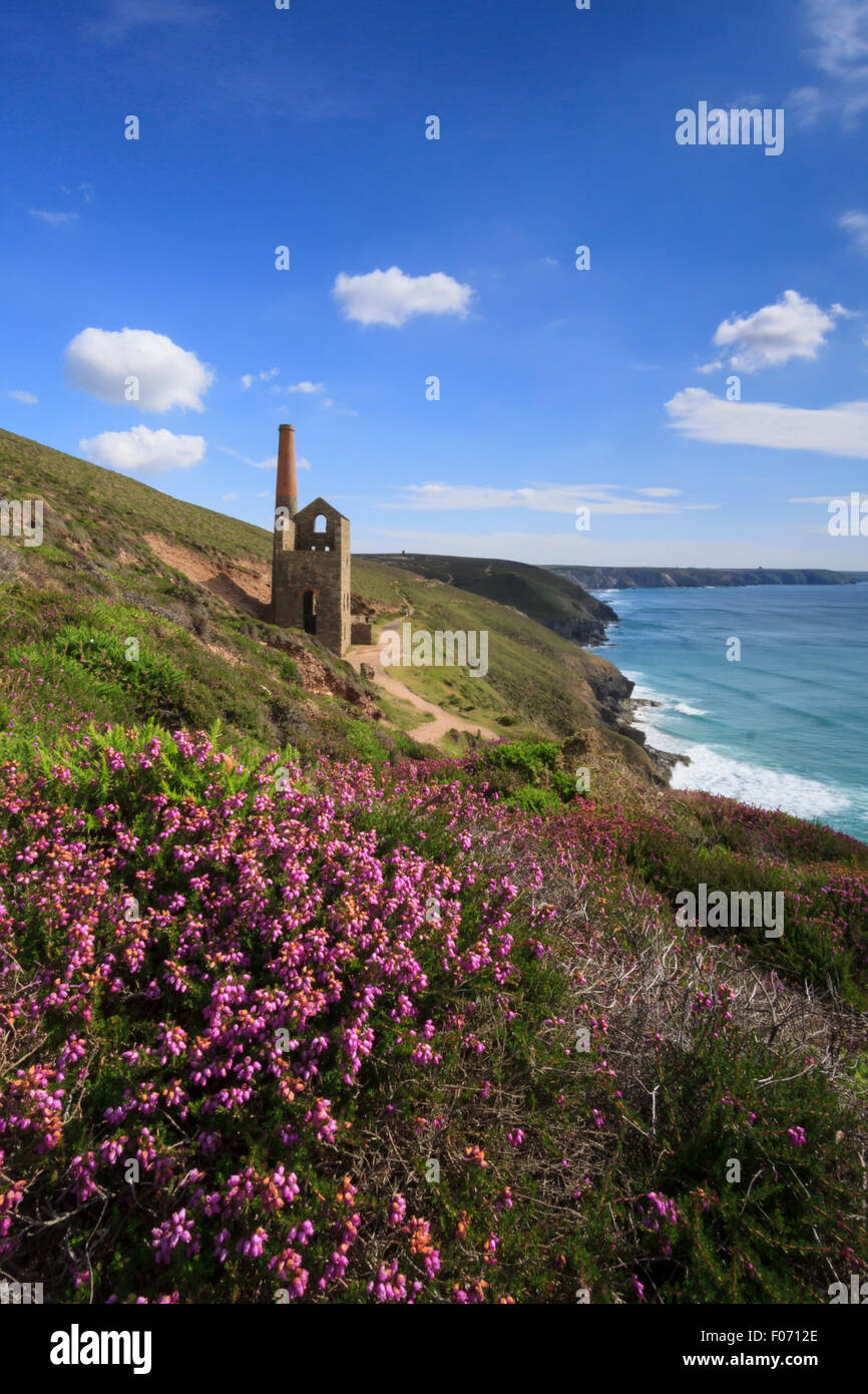 The Towanroath Shaft Pumping Engine House at Wheal Coates on St. Agnes Head between Chapel Porth and St. Agnes, Cornwall Stock Photo