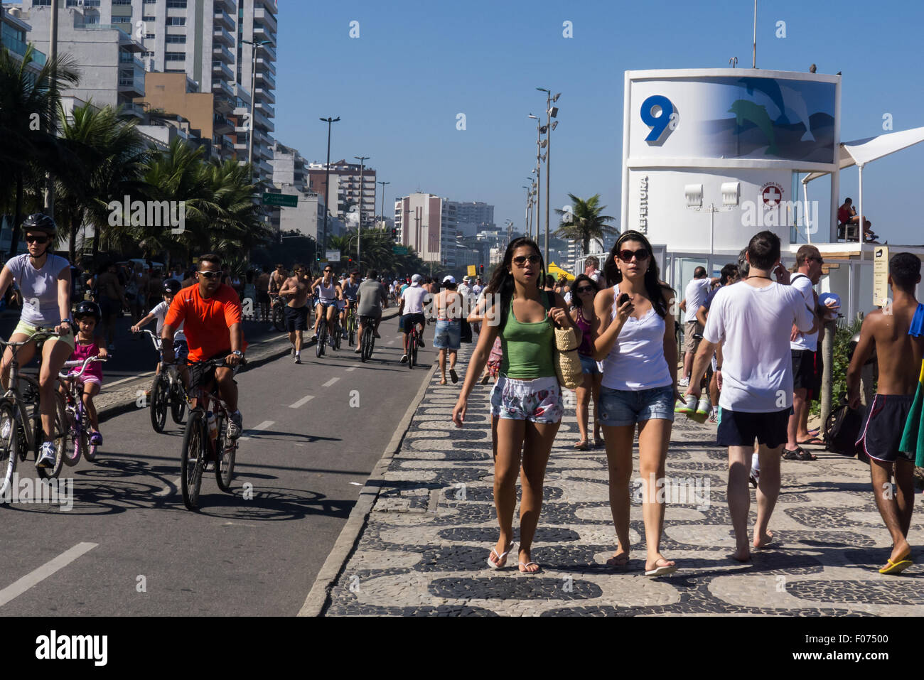 Rio de Janeiro, Brazil. Crowded Ipanema cycle lane and pavement by Posto 9. Stock Photo