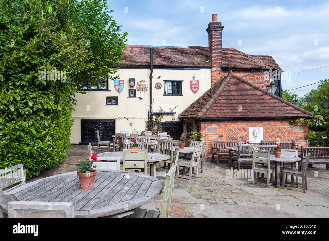 Beer garden at 'The Royal Standard of England' pub, Forty Green, Beaconsfield, Buckinghamshire, England, United Kingdom Stock Photo