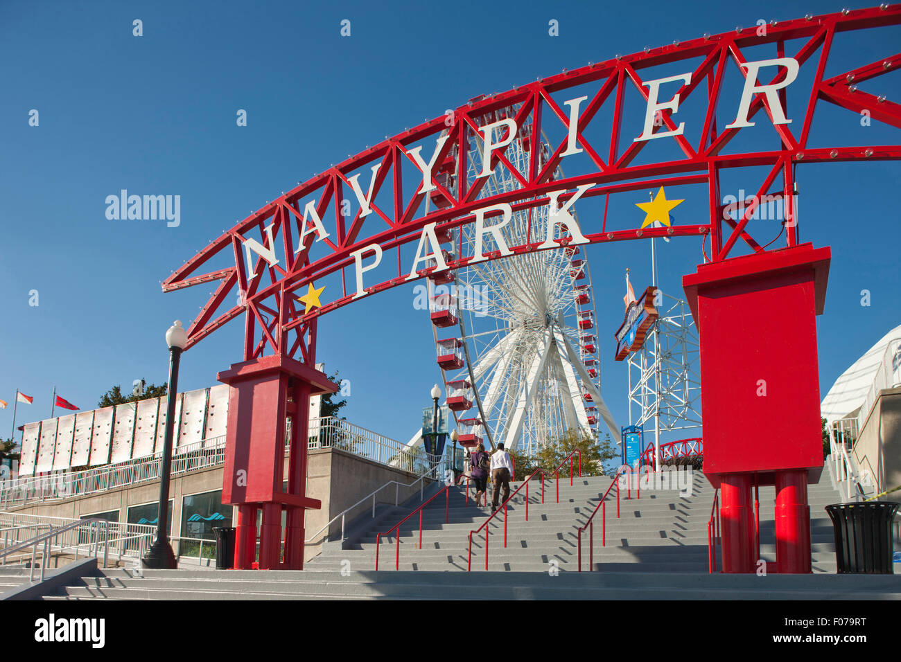 ENTRANCE ARCHWAY FERRIS WHEEL NAVY PIER QUAY DOWNTOWN CHICAGO ILLINOIS USA Stock Photo