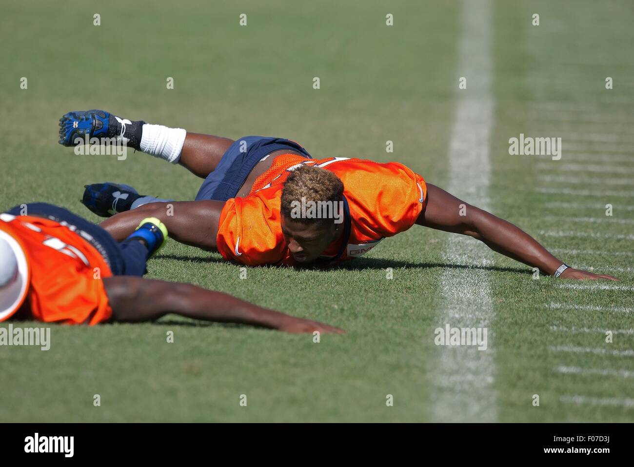 Englewood, Colorado, USA. 9th Aug, 2015. Broncos ILB STEVEN JOHNSON stretches on the field before the start of drills during the Broncos Training Camp at UCHealth Training Center at Dove Valley Sat. Morning. © Hector Acevedo/ZUMA Wire/Alamy Live News Stock Photo