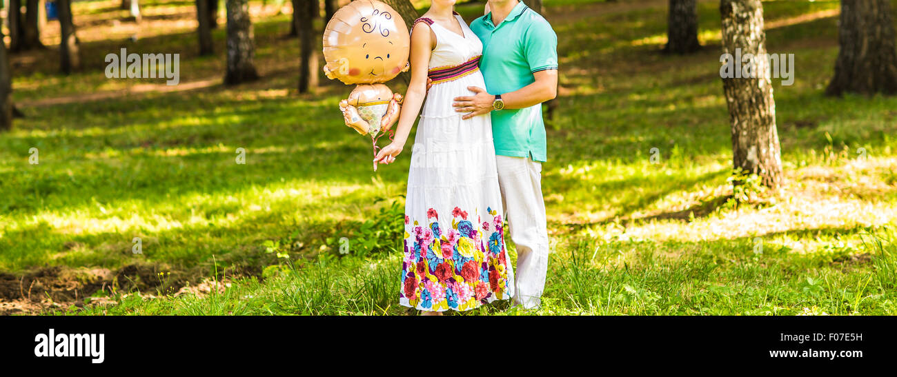 pregnant woman and her husband in the park Stock Photo - Alamy