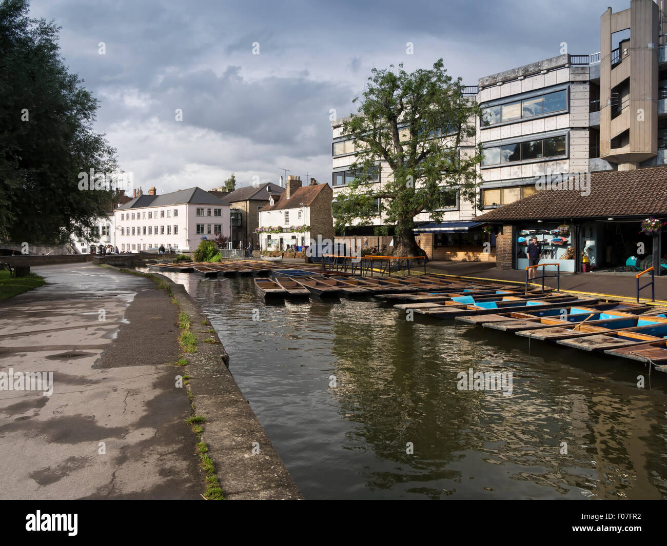 Punts wait for tourists on the River Cam above the Silver Street bridge in Cambridge, England Stock Photo