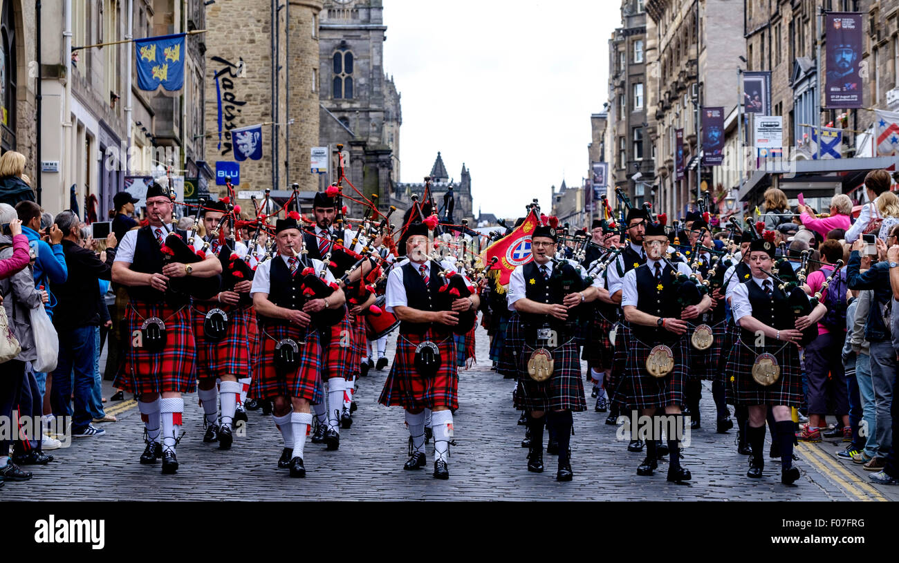 Pipefest 2015 Massed Pipe Bands march down the Royal Mile in