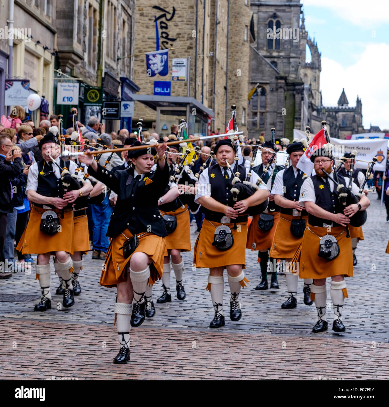 Pipefest 2015 Massed Pipe Bands march down the Royal Mile in
