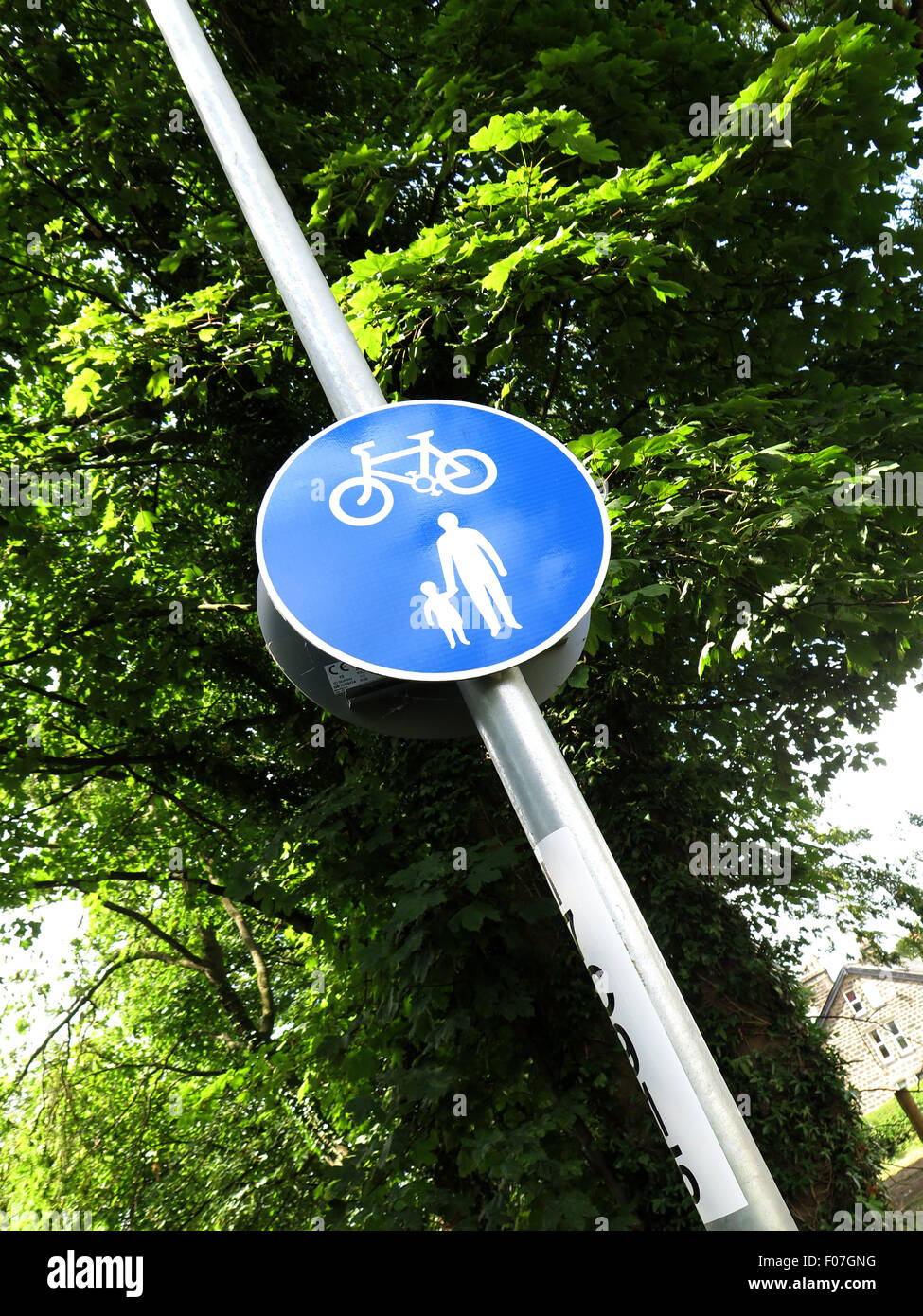 Joint cycle lane & footpath sign Stock Photo Alamy