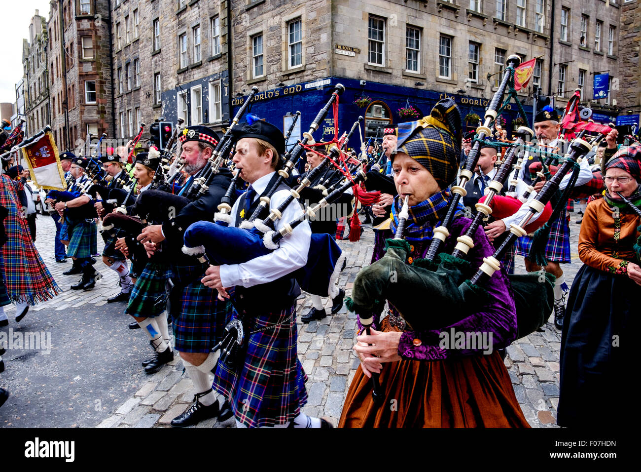 Pipefest 2015 Massed Pipe Bands march down the Royal Mile in