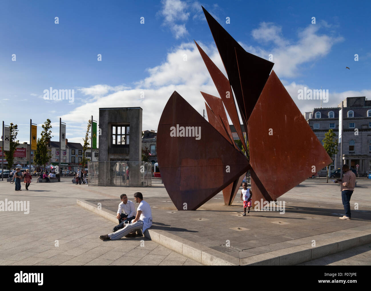 The Quincentennial 'Sails' Sculpture by Derry born sculpture  Éamonn O'Doherty, With the Browne doorway, in Eyre Square, Galway City, Ireland Stock Photo