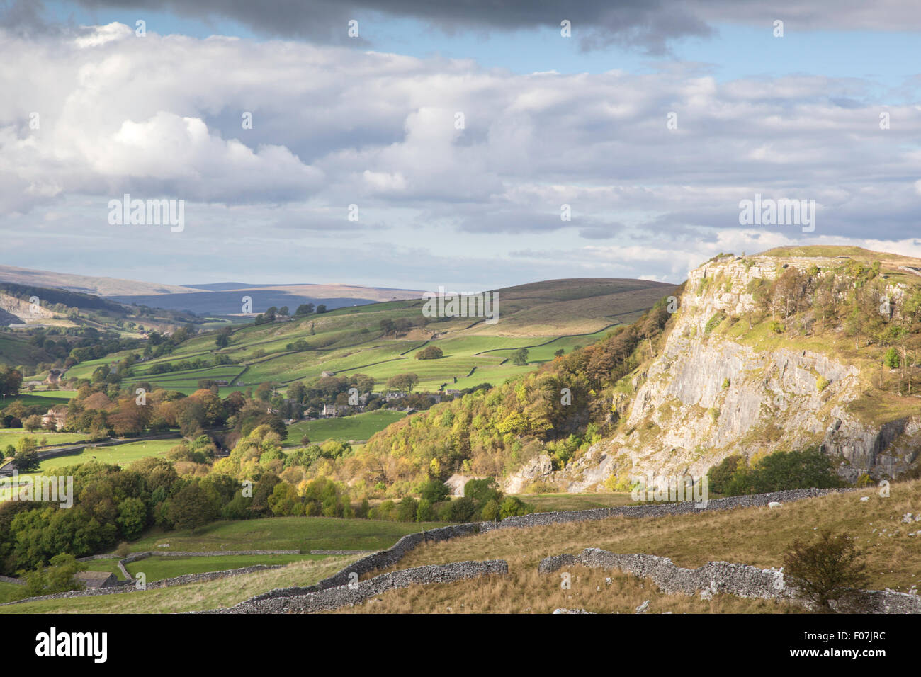 Ribblesdale limestone hi-res stock photography and images - Alamy