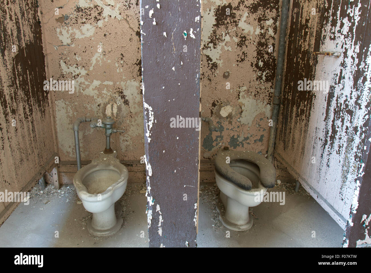 Bathroom Stall Dirty High Resolution Stock Photography And Images Alamy