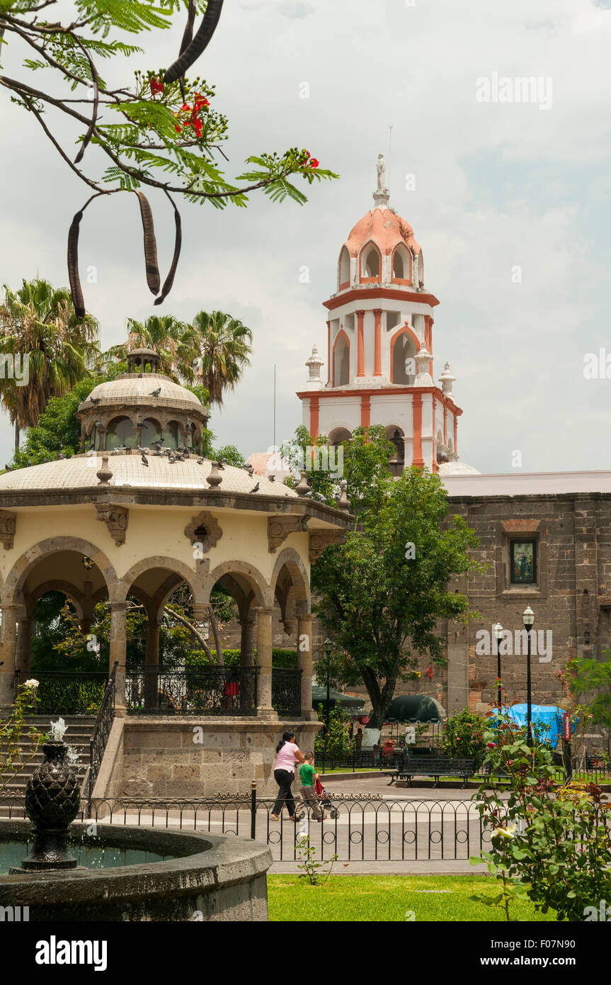 Jardin Hidalgo and St Peter's Church, Tlaquepaque, Mexico Stock Photo