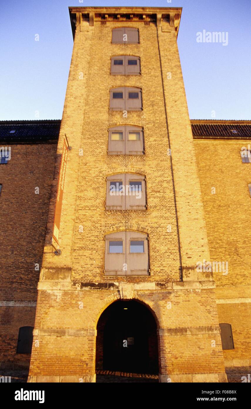 Facade Of Warehouse At Dusk On Amaliehaven Park, Larsens Plads ...