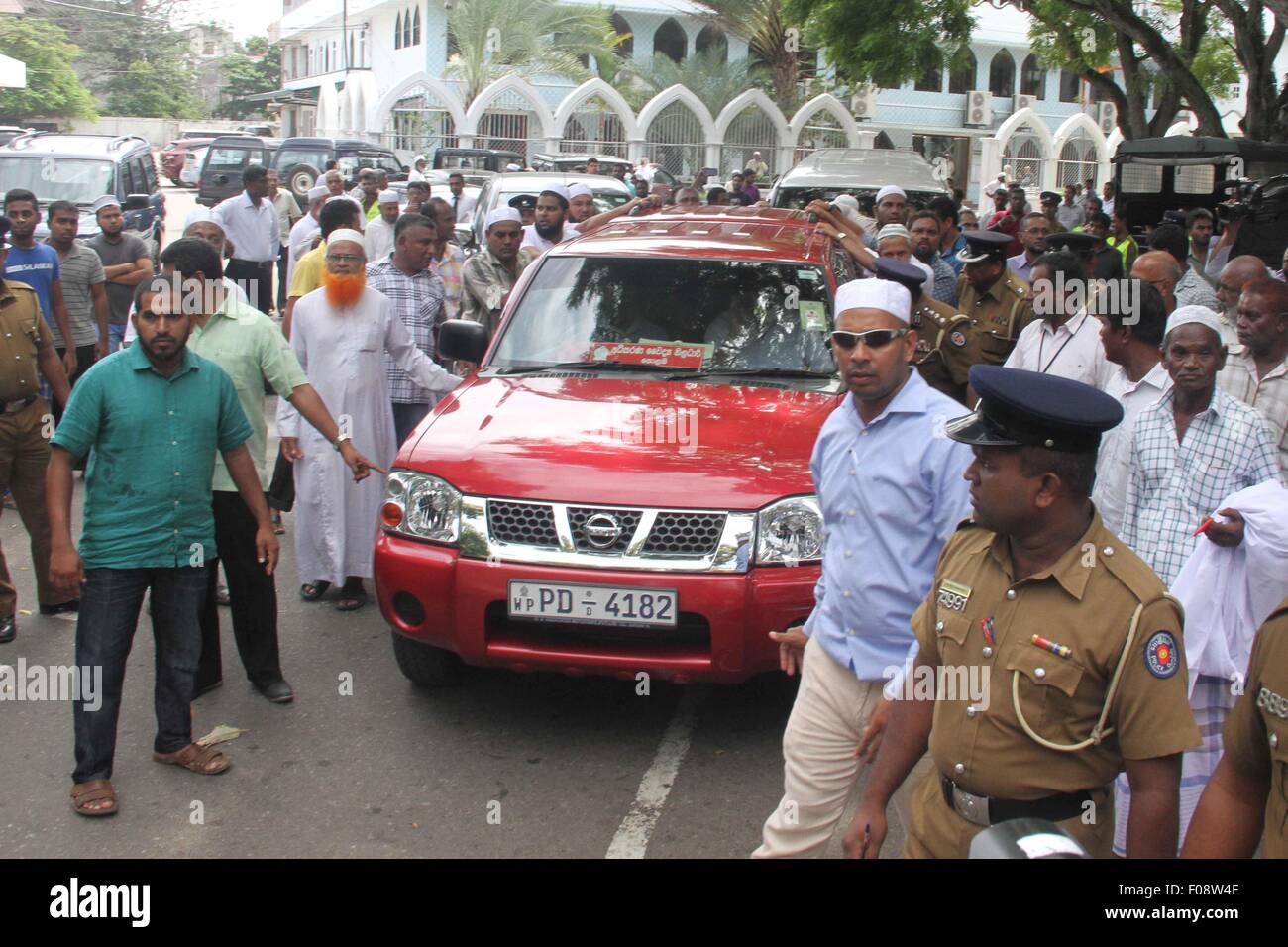 Colombo. 10th Aug, 2015. Photo taken on Aug. 10, 2015 shows a scene of a massive protest outside a Muslim burial ground in support of fresh investigations over the death of a former national rugby player, in Colombo, Sri Lanka. The Sri Lankan police on Monday exhumed the body of a former national rugby player Wasim Thajudeen and launched fresh investigations over his death. © Jamila/Xinhua/Alamy Live News Stock Photo