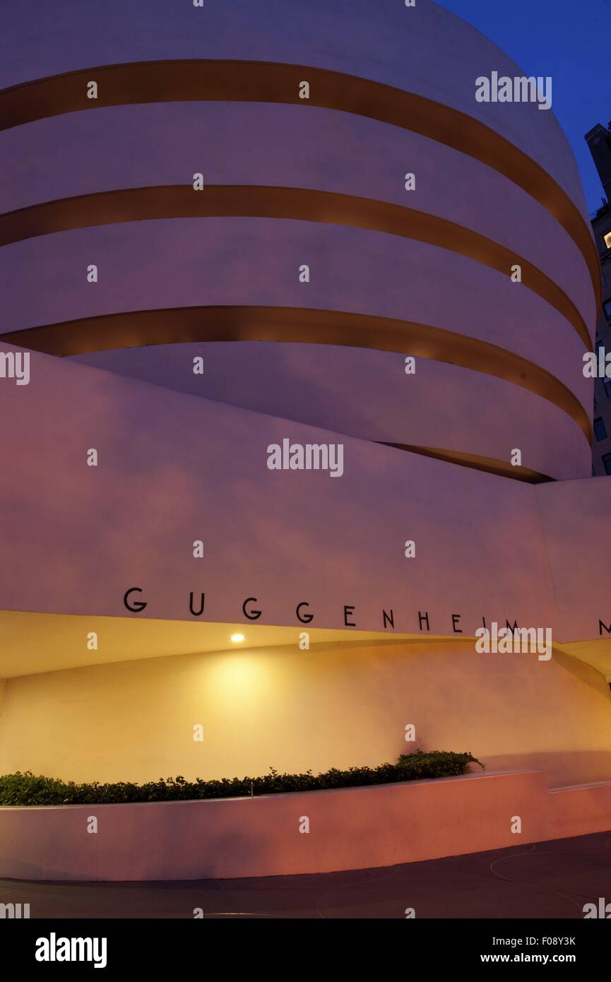 Guggenheim museum new york night hi-res stock photography and