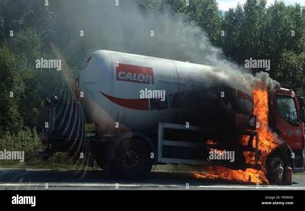 Manchester, UK. 10th Aug, 2015. M56 /Chester Manchester Monday 10th August 2015  A blazing tanker on the Chester bound carriageway of the M56 has closed the motorway in both directions.  The lorry is on the hard shoulder between J14 at Hapsford and Junction 15 at the M53 and a 1500 metres cordon has been set up.  Motorists within it are being evacuated from their vehicles and being moved to a safe distance.  Traffic is reportedly backed up from Daresbury and at a stand still. Credit:  jason kay/Alamy Live News Stock Photo