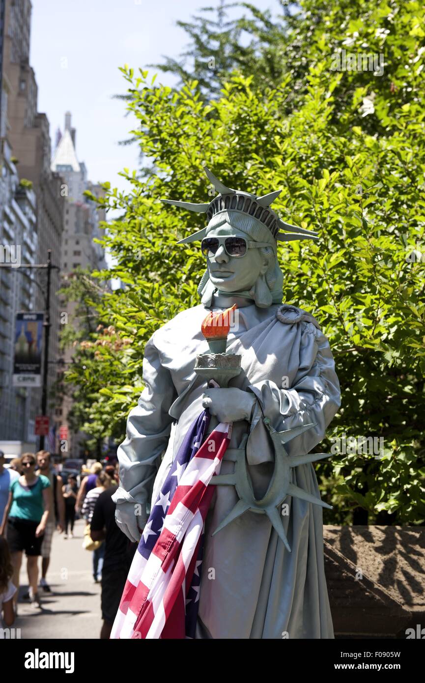 Human Statue of Liberty in Central Park, New York, USA Stock Photo Alamy