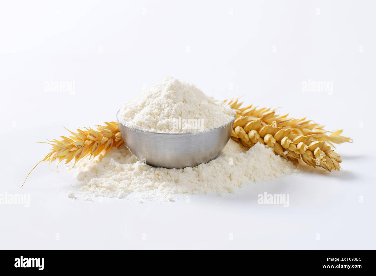 Bowl of finely ground flour suitable for cake recipes Stock Photo