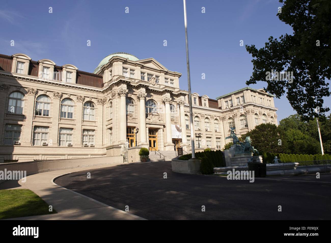 Facade of building with botanical garden at New York, USA Stock Photo