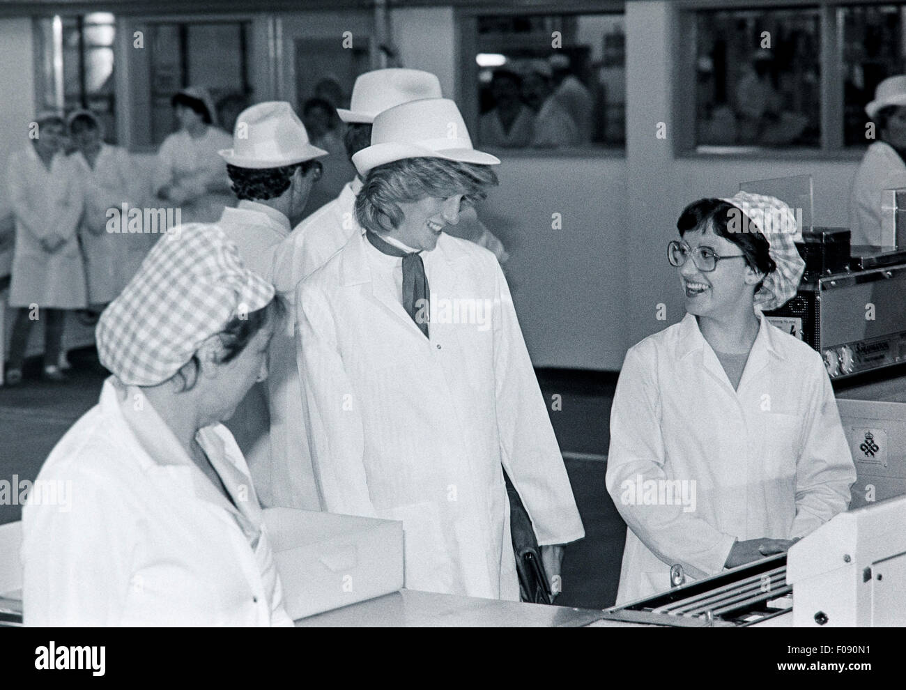 Princess Diana wears a White Coat and Hat to visit the Smith-Kendon sweet factory at Bridgend. 1986 Stock Photo