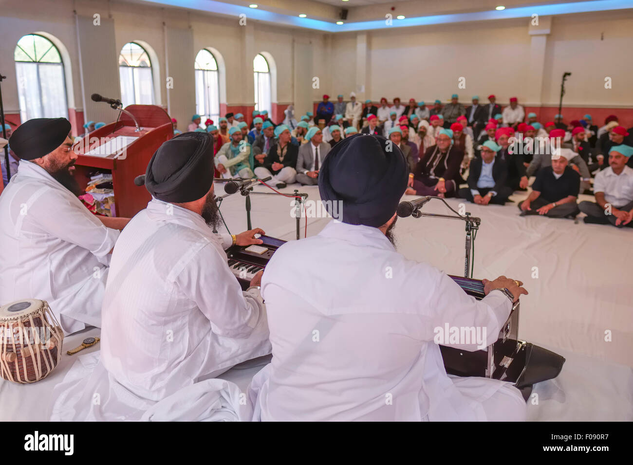 Priests playing Harmonium and Tabla at Brent Cross Sikh Temple Stock Photo