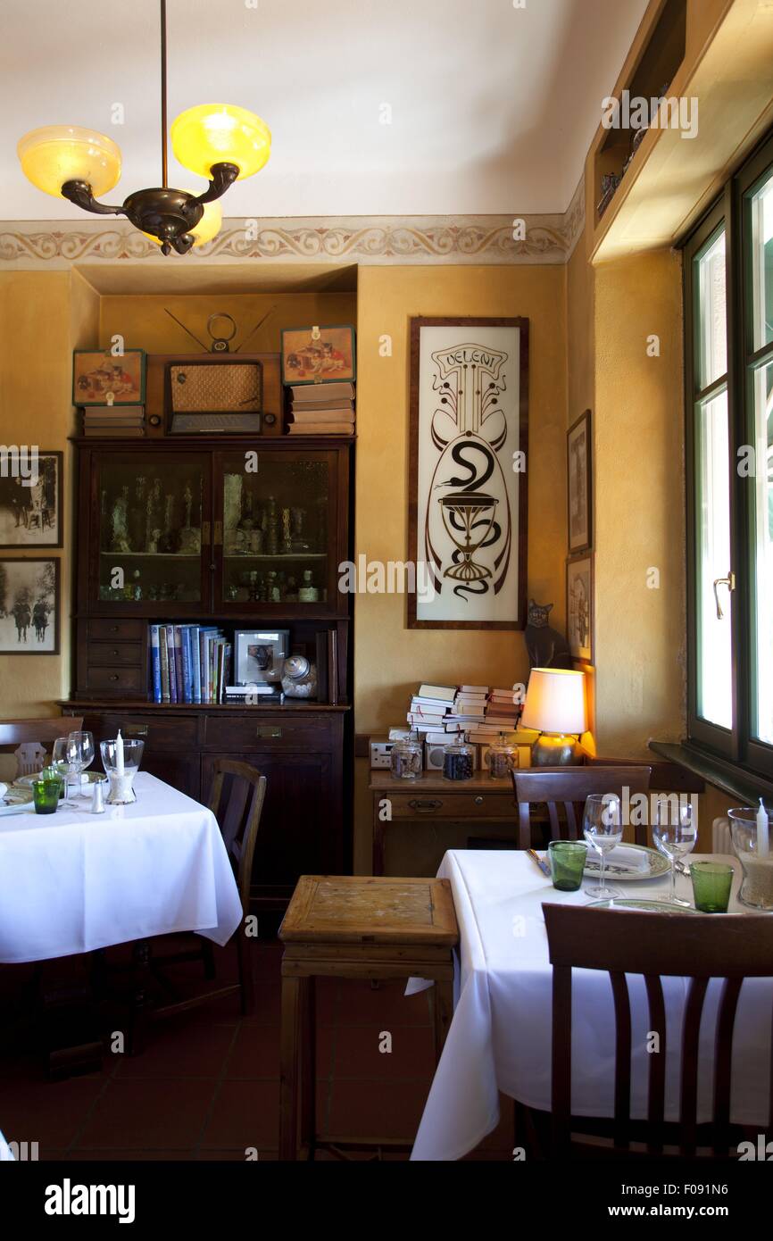 Interior of il Gatto Nero restaurant in Cernobbio, Como, Lombardy, Italy  Stock Photo - Alamy