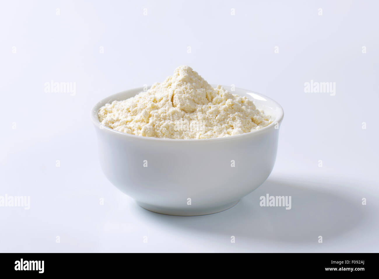 Bowl of finely ground flour suitable for cake recipes Stock Photo