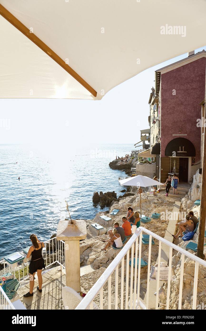 terrasse Konkurrence Brug for People at bar valentino in rovinj hi-res stock photography and images -  Alamy