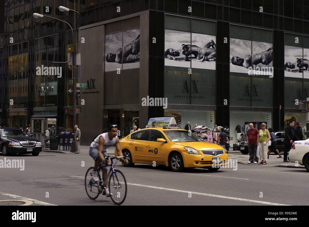 Traffic on 5th avenue and 51th street hi-res stock photography and ...