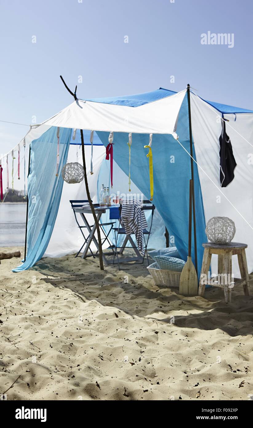 Table inside the tent hires stock photography and images Alamy