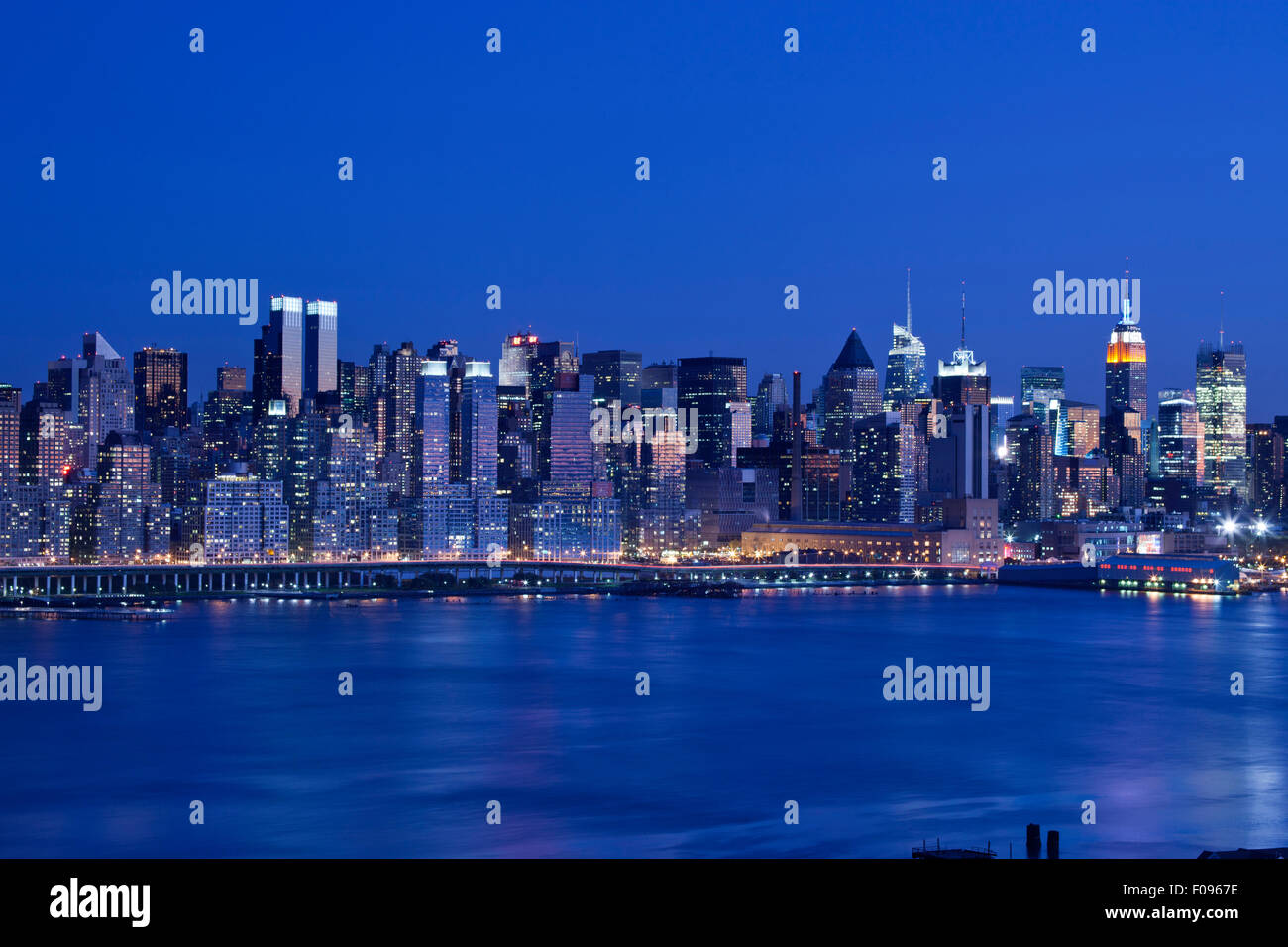 MIDTOWN SKYLINE HUDSON RIVER MANHATTAN NEW YORK CITY USA Stock Photo ...