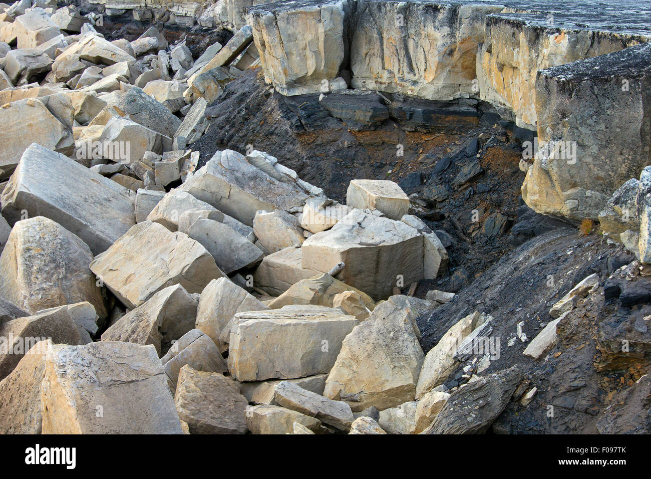 Rock stratification along the coast of Boltodden, Kvalvagen, Svalbard / Spitsbergen, Norway Stock Photo