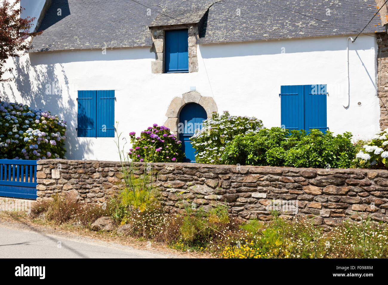Traditional french house hi-res stock photography and images - Alamy