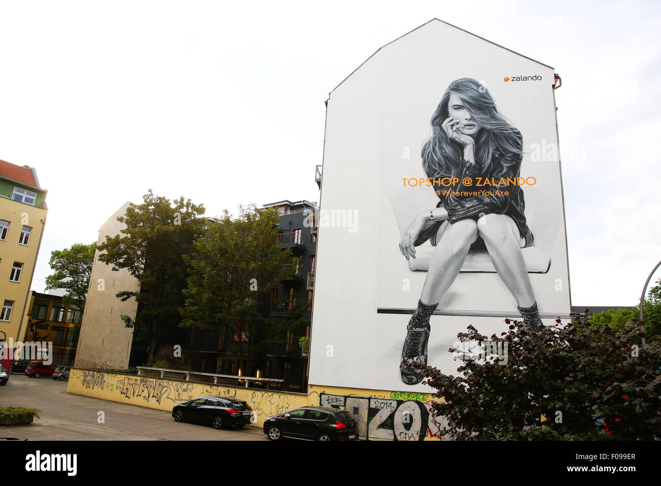 Cara Delevingne wall mural to celebrate Topshop at Zalando at Rosenthaler  Platz Featuring: Cara Delevingne Where: Berlin, Germany When: 09 Jun 2015  Stock Photo - Alamy