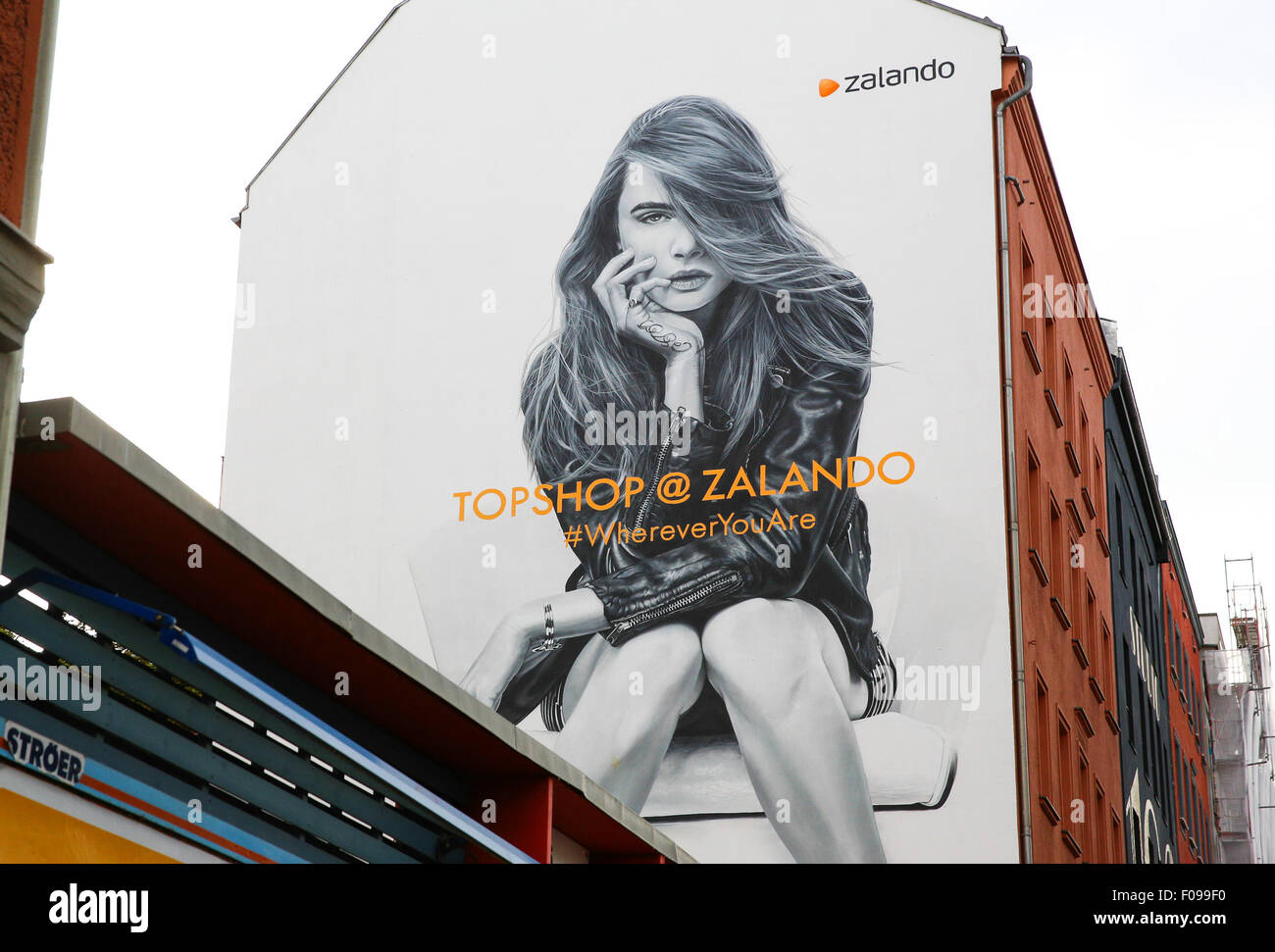 Cara Delevingne wall mural to celebrate Topshop at Zalando at Rosenthaler  Platz Featuring: Cara Delevingne Where: Berlin, Germany When: 09 Jun 2015  Stock Photo - Alamy