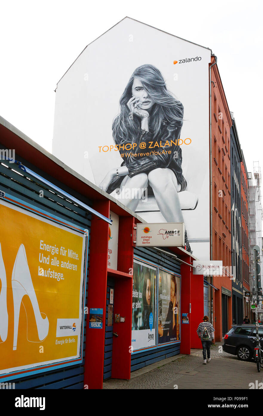 Mural advertisement topshop hi-res stock photography and images - Alamy