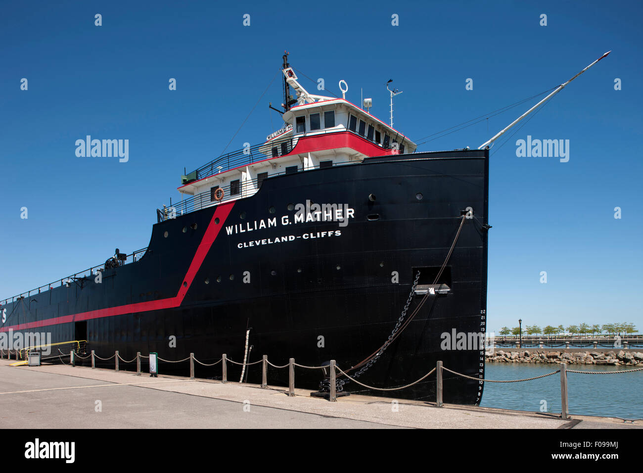WILLIAM G. MATHER LAKE FREIGHTER MUSEUM DOWNTOWN CLEVELAND OHIO USA Stock Photo