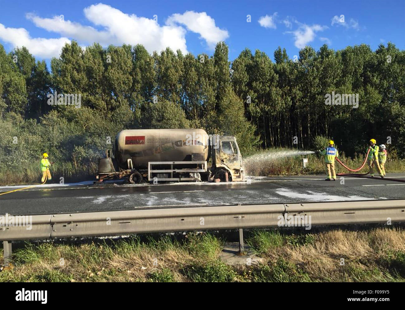 Manchester, UK. 10th Aug, 2015. M56 /Chester Manchester Monday 10th August 2015  A blazing tanker on the Chester bound carriageway of the M56 has closed the motorway in both directions.  The lorry is on the hard shoulder between J14 at Hapsford and Junction 15 at the M53 and a 1500 metres cordon has been set up.  Motorists within it are being evacuated from their vehicles and being moved to a safe distance.  Traffic is reportedly backed up from Daresbury and at a stand still. Credit:  jason kay/Alamy Live News Stock Photo