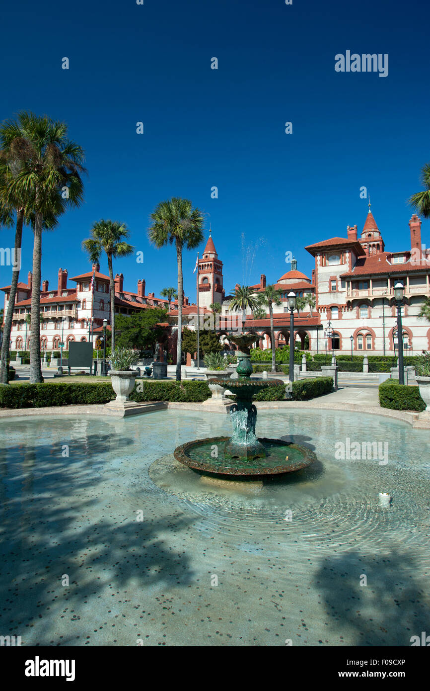 PLAZA FOUNTAIN  PONCE DE LEON HOTEL BUILDING FLAGER COLLEGE SAINT AUGUSTINE FLORIDA  USA Stock Photo