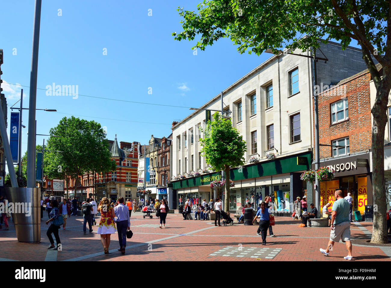 Pedestrianised broad street reading berkshire hires stock photography