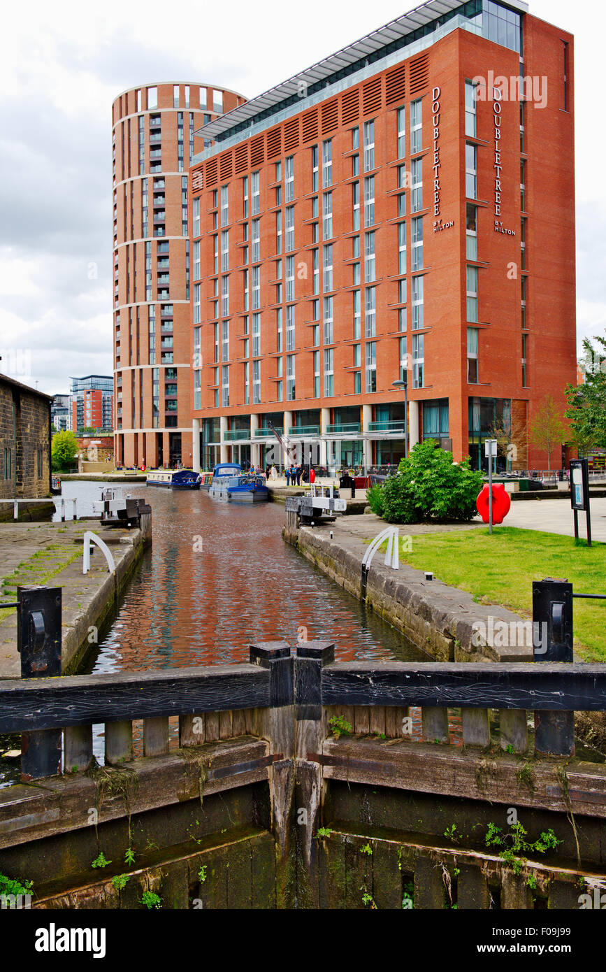 Hilton DoubleTree hotel and Candle House by lock from Leeds and Liverpool Canal to River Aire in central Leeds Stock Photo