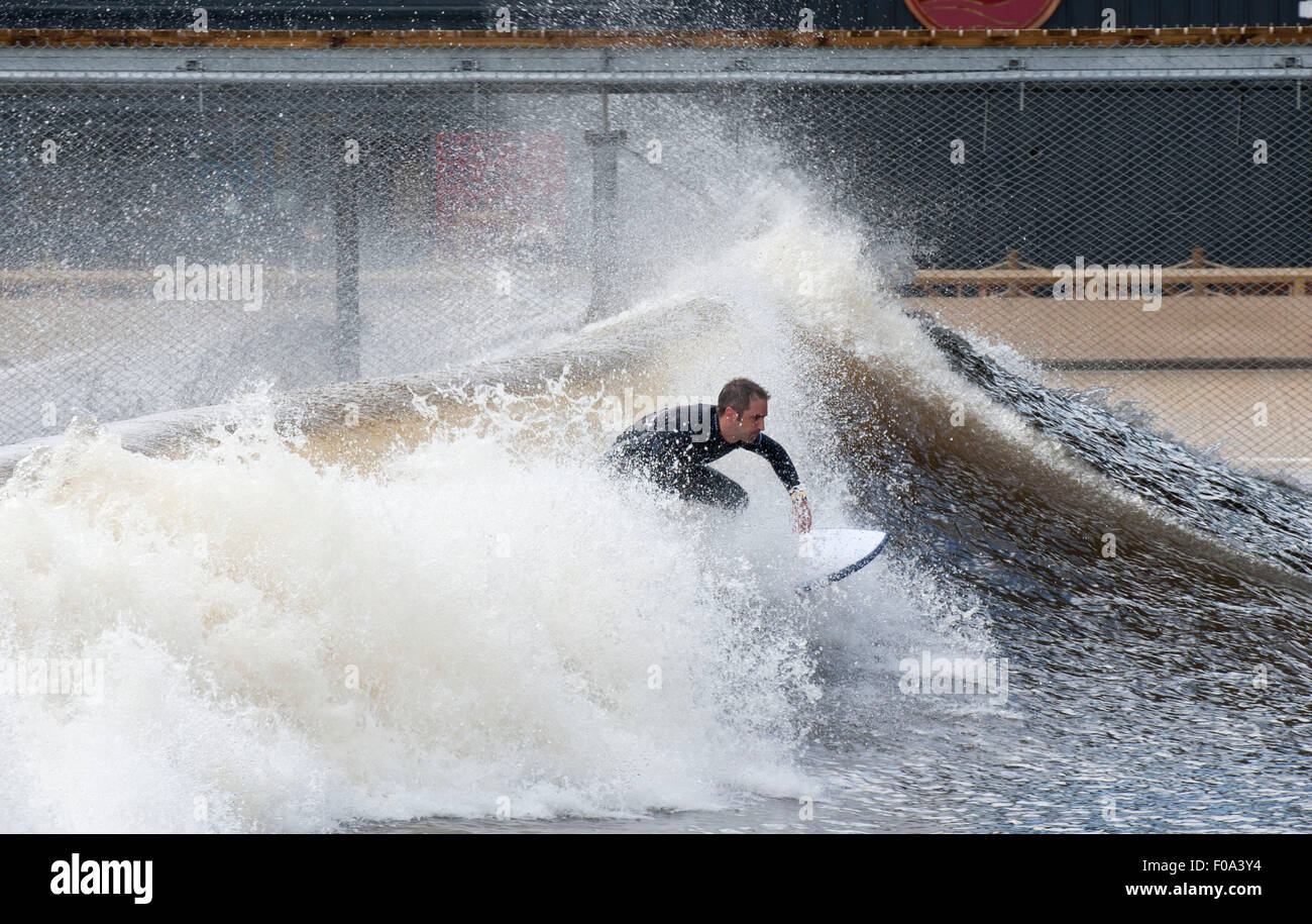 pic Artificial Surf Wave Wales alamy