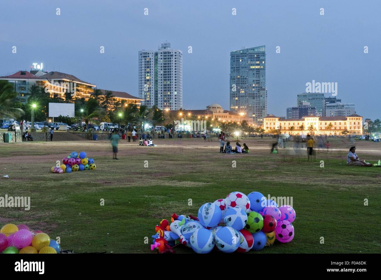 People at park in front of Galle Face Hotel, Colombo, Sri Lanka Stock Photo