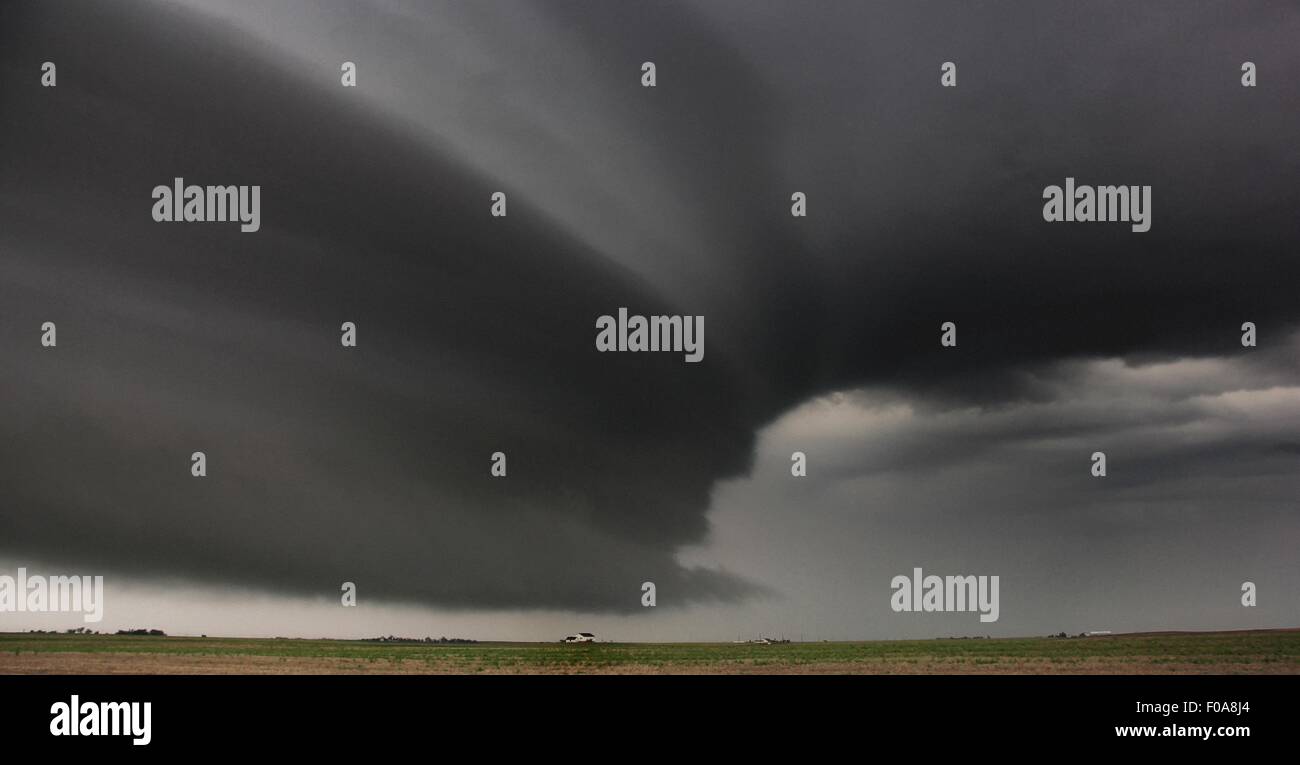 Violent outflow dominant storm producing laminar shelf cloud, Bennett, Colorado, USA Stock Photo