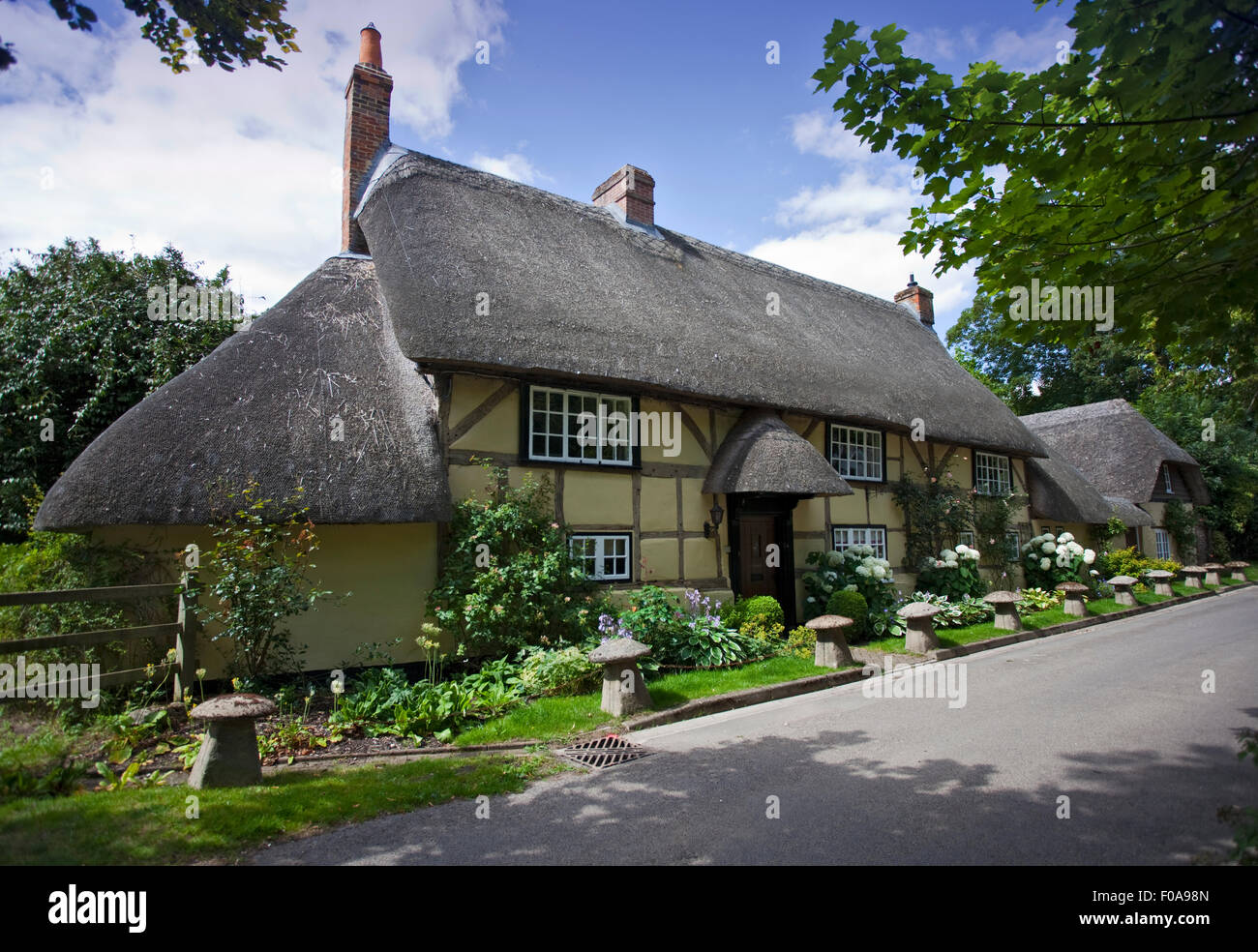 Thatched Cottage, Wherwell, Hampshire, England Stock Photo Alamy
