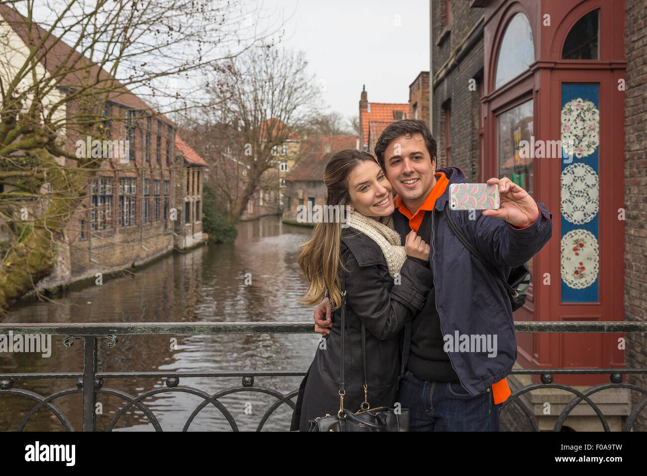 Man taking smartphone selfie hi-res stock photography and images - Alamy