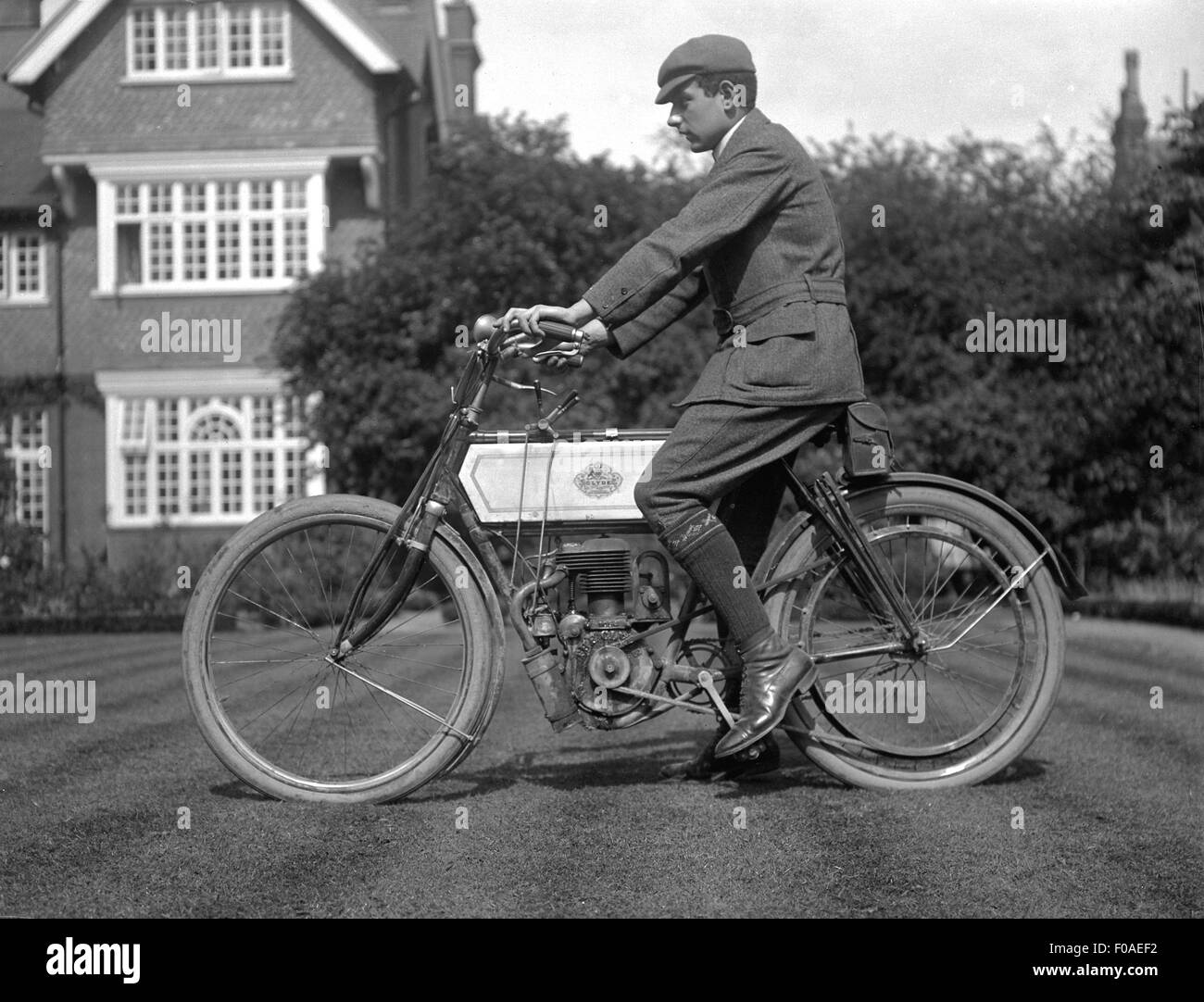 AJAXNETPHOTO - 1908-1914;1911 (APPROX) - EDWARDIAN MOTORCYCLE - THE CLYDE. PHOTO:AJAX VINTAGE PICTURE LIBRARY REF:JB 80201 37 Stock Photo