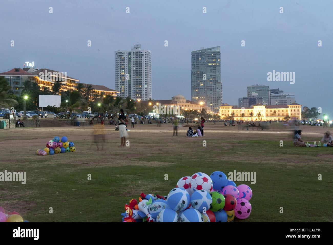 People at park in front of Galle Face Hotel, Colombo, Sri Lanka Stock Photo