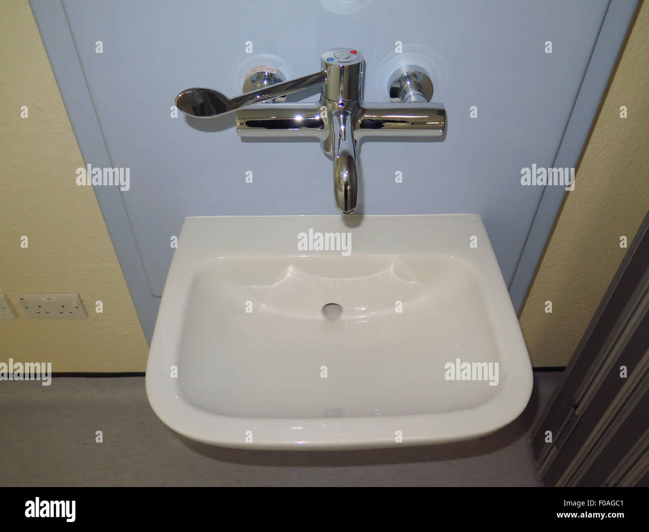 Wash hand basin hires stock photography and images Alamy